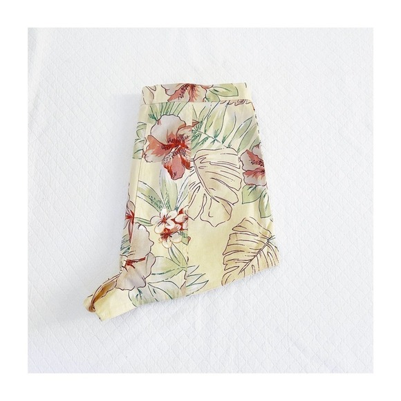 Urban Outfitters Flower Patterned Button Down Shorts SZ S - Picture 1 of 7